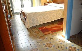 Hostal Adarnius